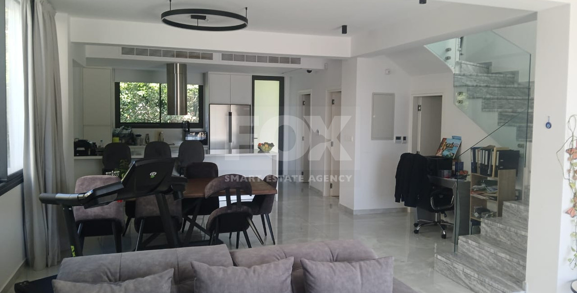 Spacious four Bedroom Home with Sea Views & Private Pool for Sale in Chlorakas