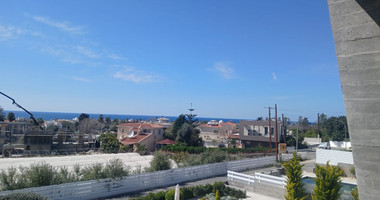 Spacious four Bedroom Home with Sea Views & Private Pool for Sale in Chlorakas