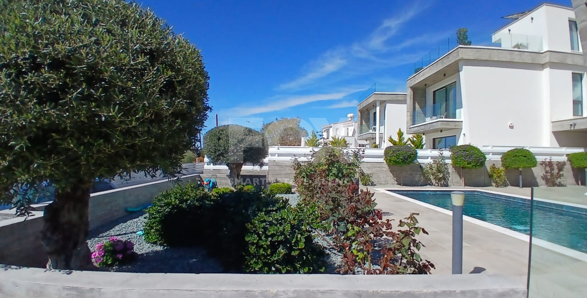 Spacious four Bedroom Home with Sea Views & Private Pool for rent in Chlorakas
