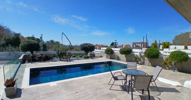 Spacious four Bedroom Home with Sea Views & Private Pool for rent in Chlorakas