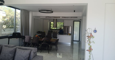 Spacious four Bedroom Home with Sea Views & Private Pool for rent in Chlorakas