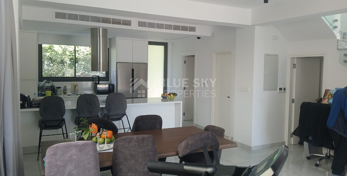 Spacious four Bedroom Home with Sea Views & Private Pool for rent in Chlorakas