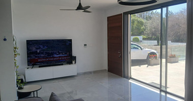 Spacious four Bedroom Home with Sea Views & Private Pool for rent in Chlorakas