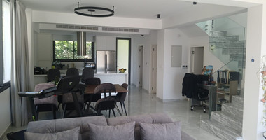 Spacious four Bedroom Home with Sea Views & Private Pool for rent in Chlorakas