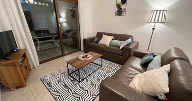 Fully Furnished Two Bedroom Apartment with Swimming Pool in Universal for rent