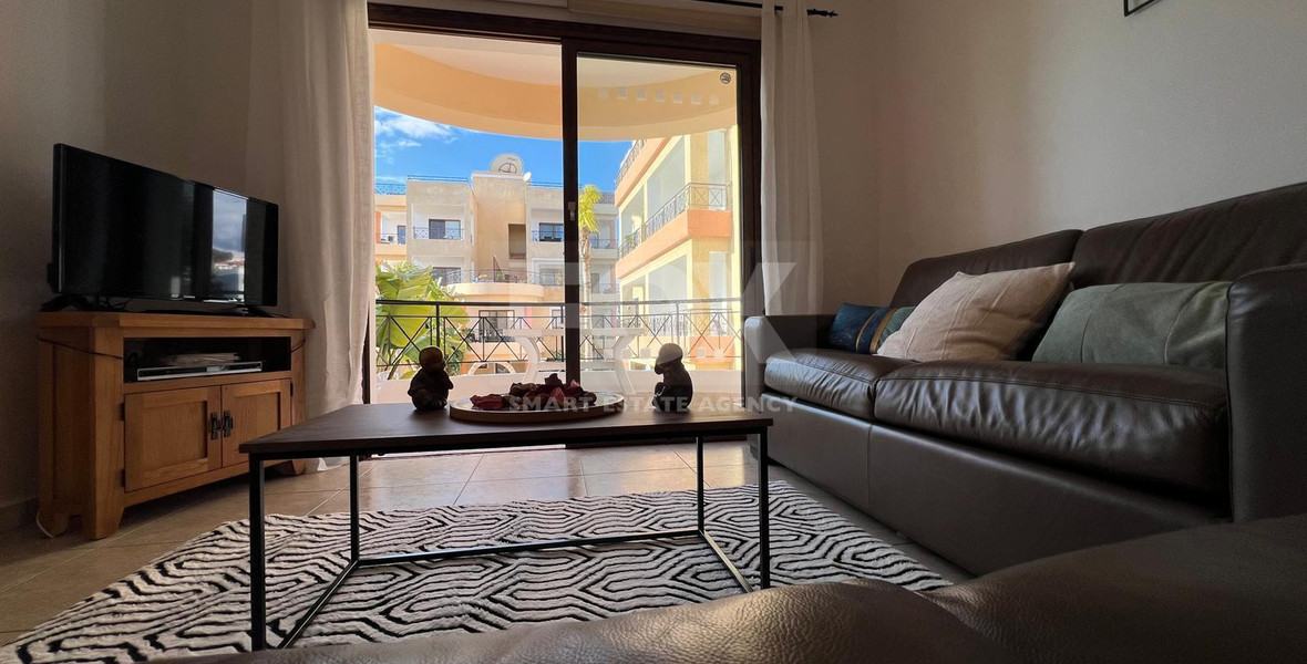 Fully Furnished Two Bedroom Apartment with Swimming Pool in Universal for rent