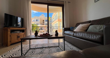 Fully Furnished Two Bedroom Apartment with Swimming Pool in Universal for rent