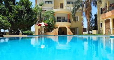 Fully Furnished Two Bedroom Apartment with Swimming Pool in Universal for rent