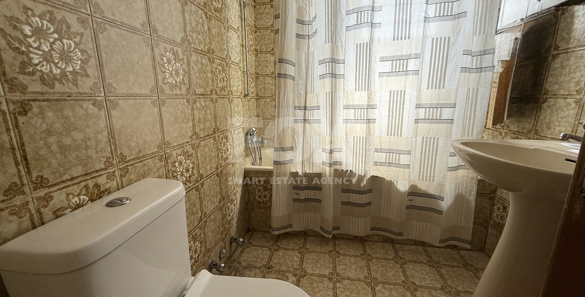 For Sale Spacious Three Bedroom Apartment in Mesa Geitonia