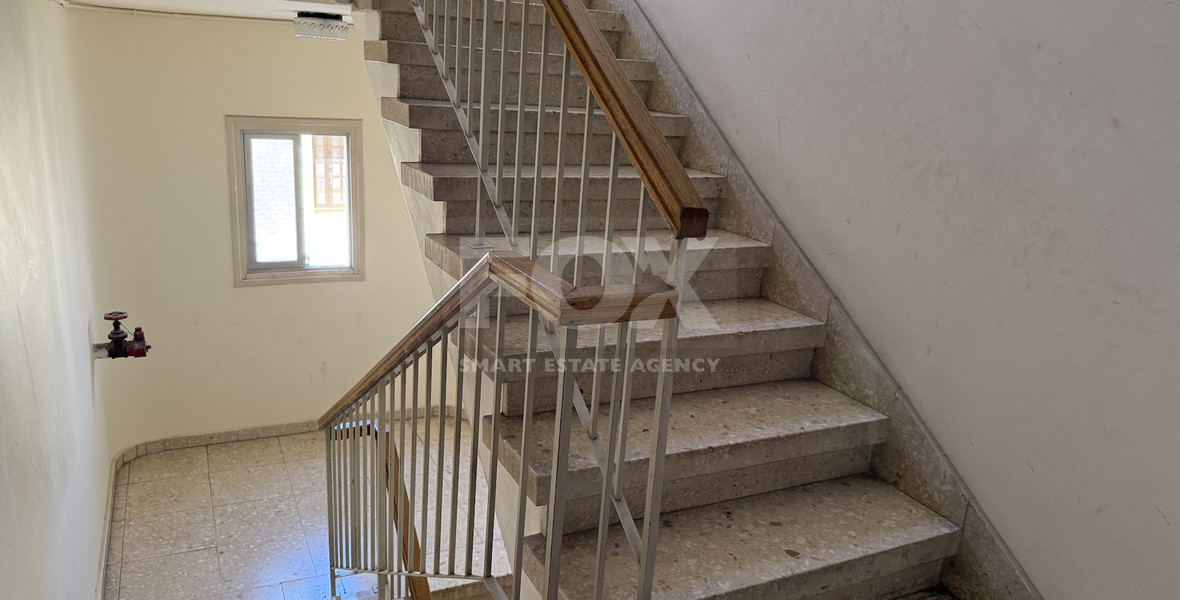 For Sale Spacious Three Bedroom Apartment in Mesa Geitonia