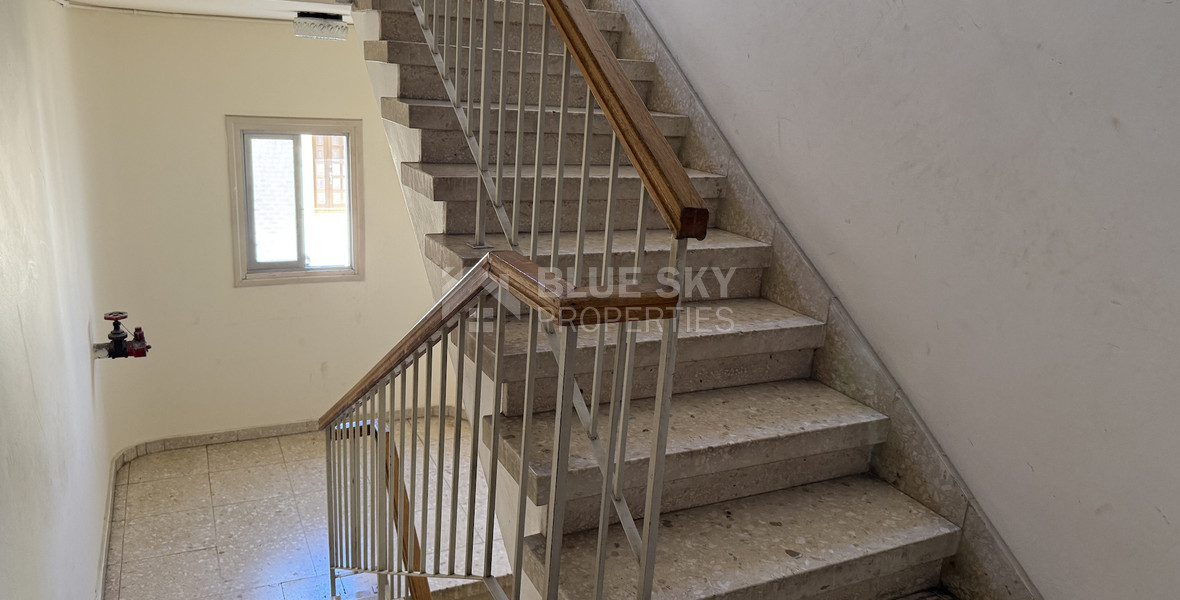 For Sale Spacious Three Bedroom Apartment in Mesa Geitonia