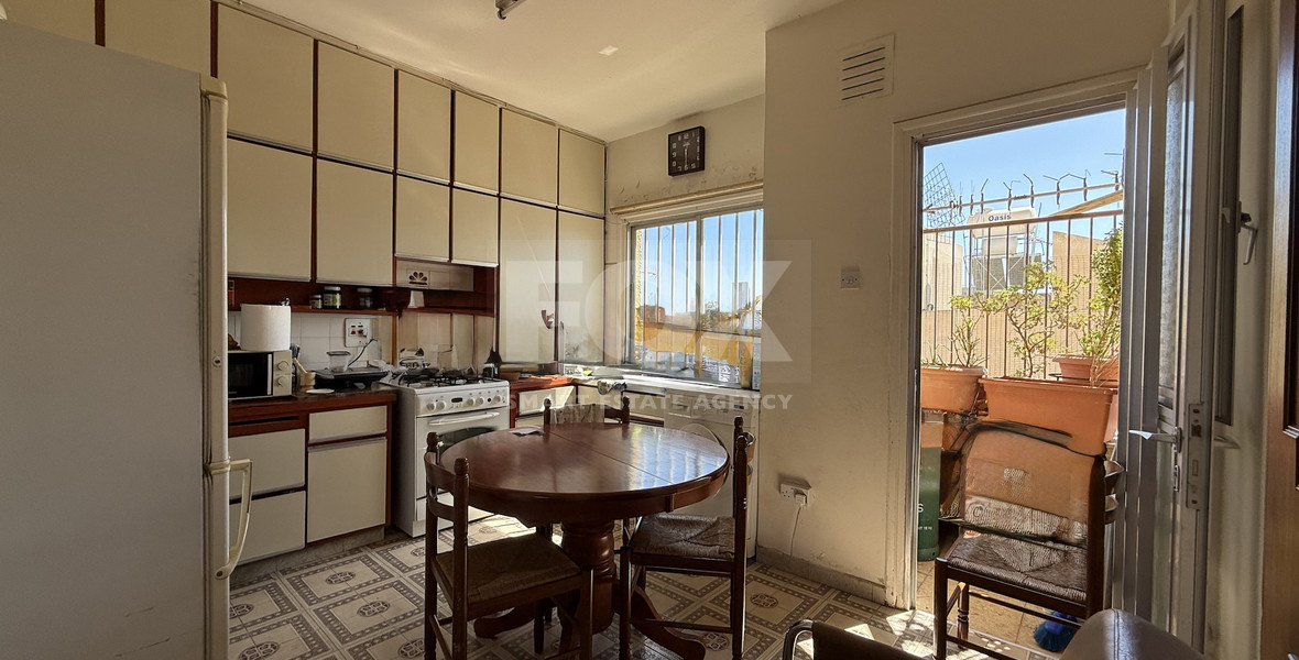 For Sale Spacious Three Bedroom Apartment in Mesa Geitonia