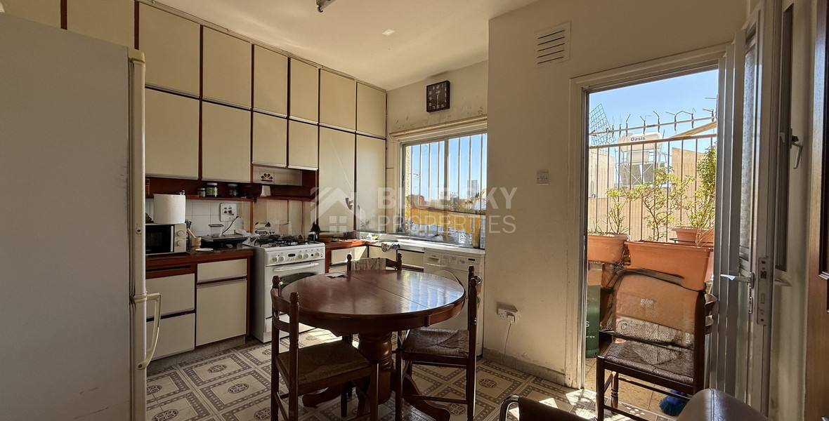 For Sale Spacious Three Bedroom Apartment in Mesa Geitonia