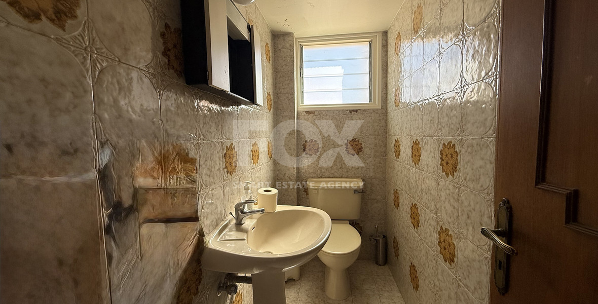 For Sale Spacious Three Bedroom Apartment in Mesa Geitonia