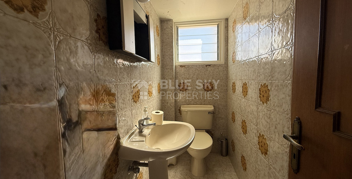 For Sale Spacious Three Bedroom Apartment in Mesa Geitonia