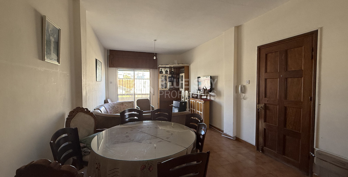 For Sale Spacious Three Bedroom Apartment in Mesa Geitonia