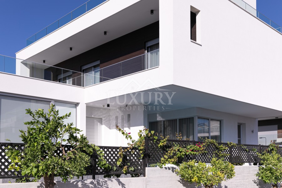 Luxirious Sea Front Villa in Geroskipou Salacia Beach Residence