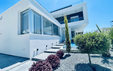 Luxirious Sea Front Villa in Geroskipou Salacia Beach Residence