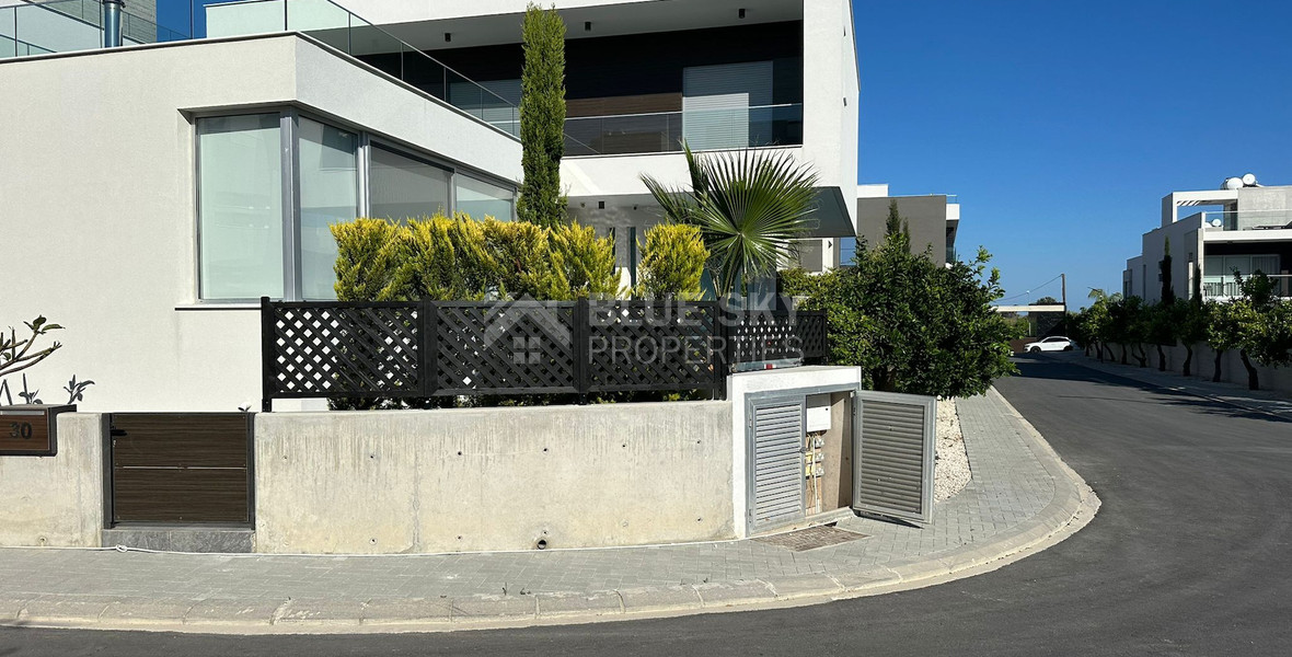 Luxirious Sea Front Villa in Geroskipou Salacia Beach Residence