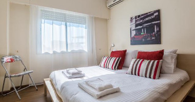 Three-Bedroom Apartment for Sale in Neapoli: Makariou Avenue, 300m from the Beach (6% ROI)