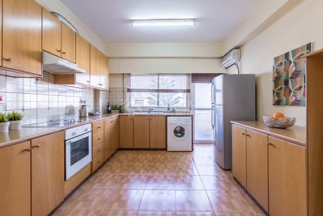 Three-Bedroom Apartment for Sale in Neapoli: Makariou Avenue, 300m from the Beach (6% ROI)