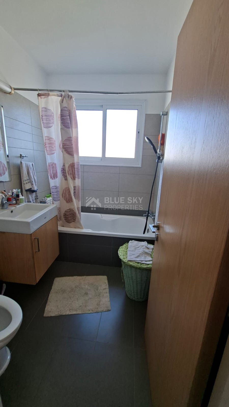 Office / Two bedroom Apartment for Rent in the center of Paphos