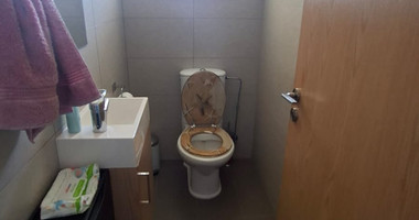 Office / Two bedroom Apartment for Rent in the center of Paphos