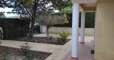 For Rent Fully Furnished three bedroom House with Pool in Sea Caves