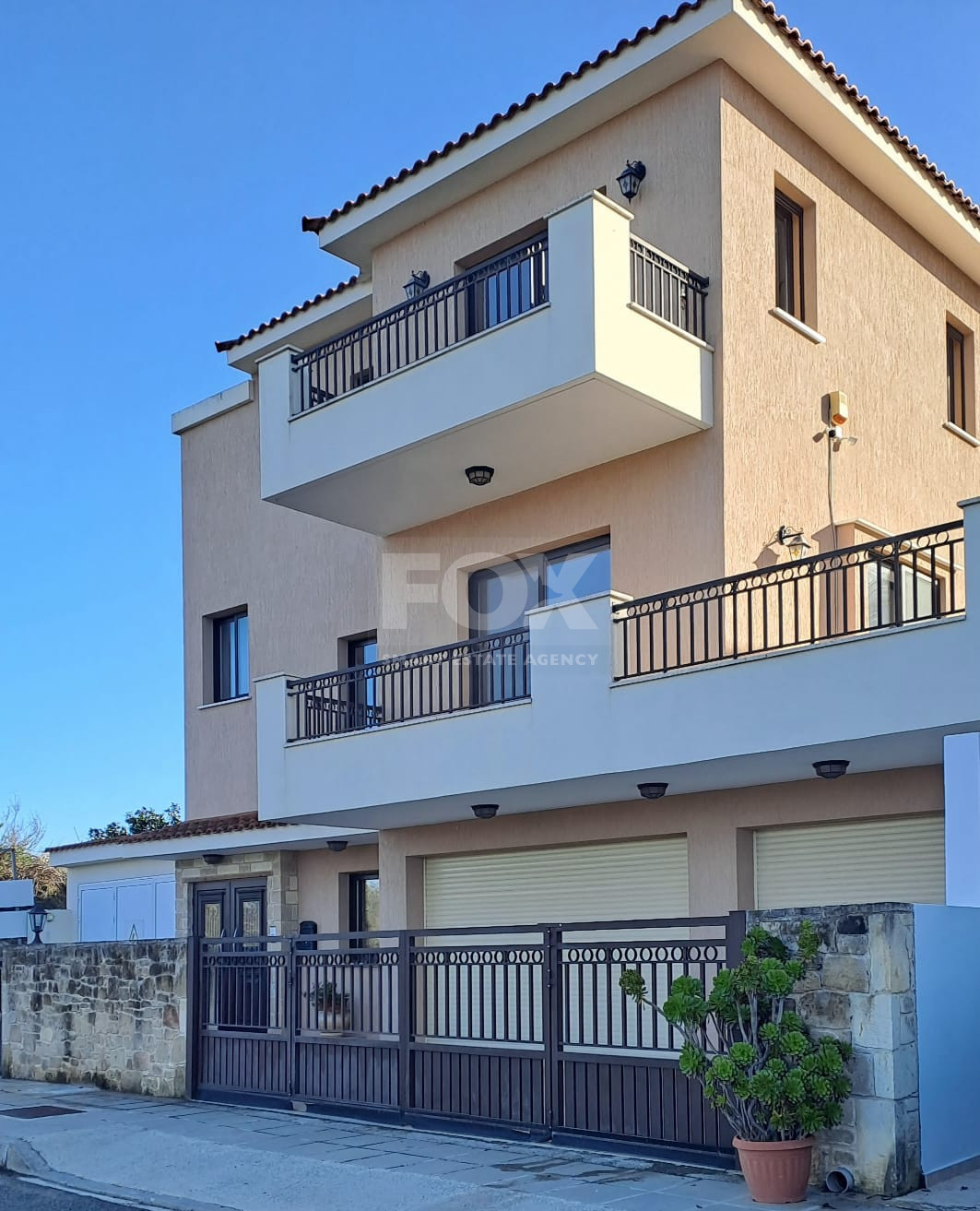 Detached Four Bedroom Villa with Private Pool in Tsada For Rent