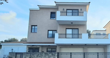 Detached Four Bedroom Villa with Private Pool in Tsada For Rent