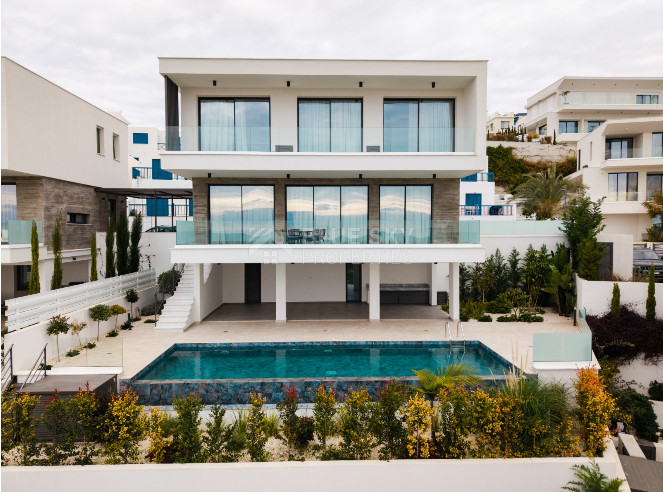 Resale three Bedroom Sea View Villas in Chloraka, Paphos – Completed & No VAT