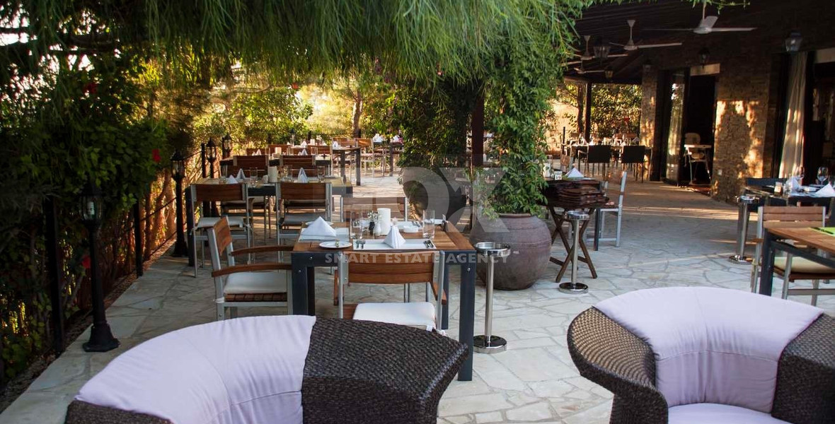 Commercial Building for Sale: 180-Seat Restaurant, three Bed Apartment & Boutique Hotel Potential