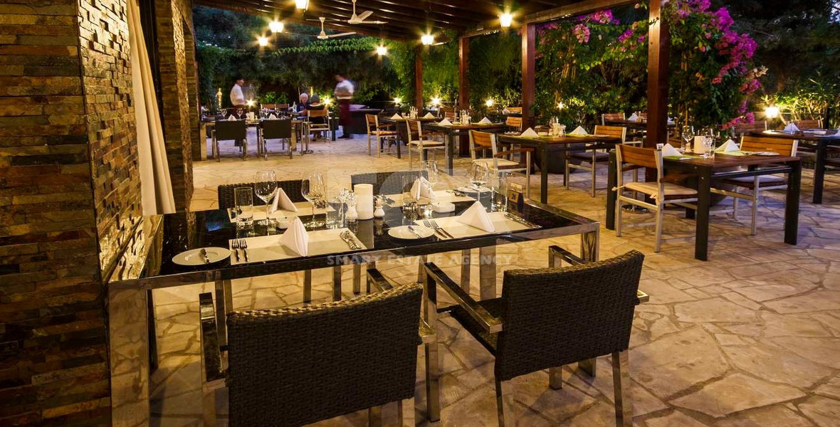 Commercial Building for Sale: 180-Seat Restaurant, three Bed Apartment & Boutique Hotel Potential