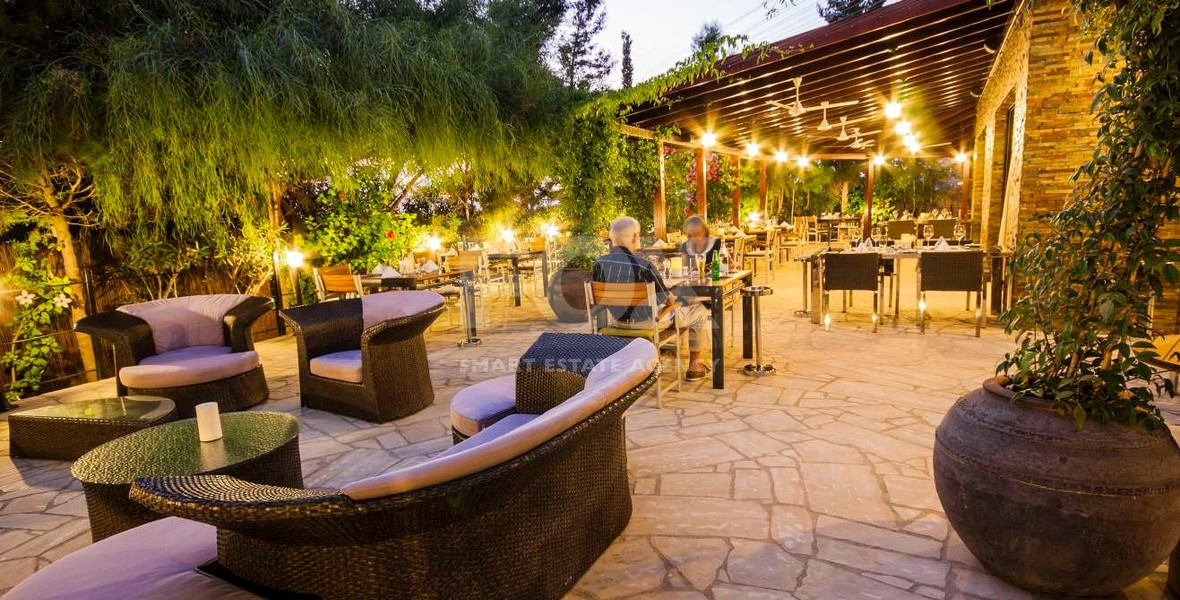 Commercial Building for Sale: 180-Seat Restaurant, three Bed Apartment & Boutique Hotel Potential