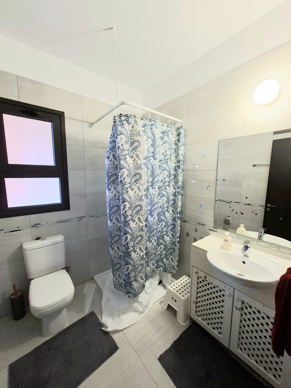 Three Bedroom Fully Furnished Universal Apartment For Sale