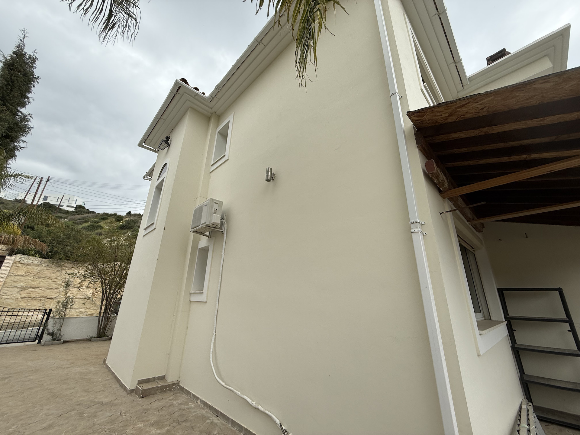 4 bedroom house 190 m² in Agios Tychonas, Cyprus