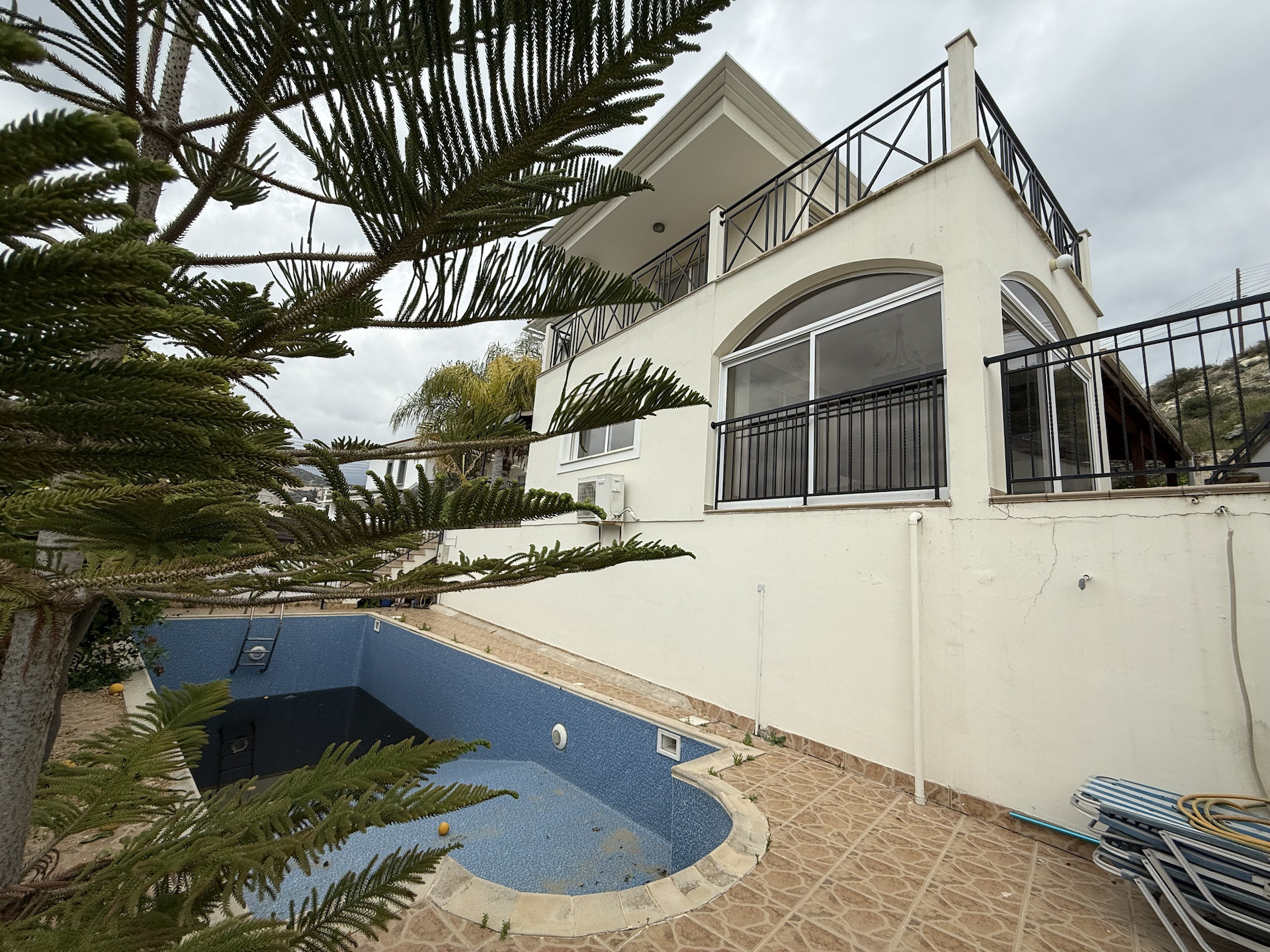 4 bedroom house 190 m² in Agios Tychonas, Cyprus