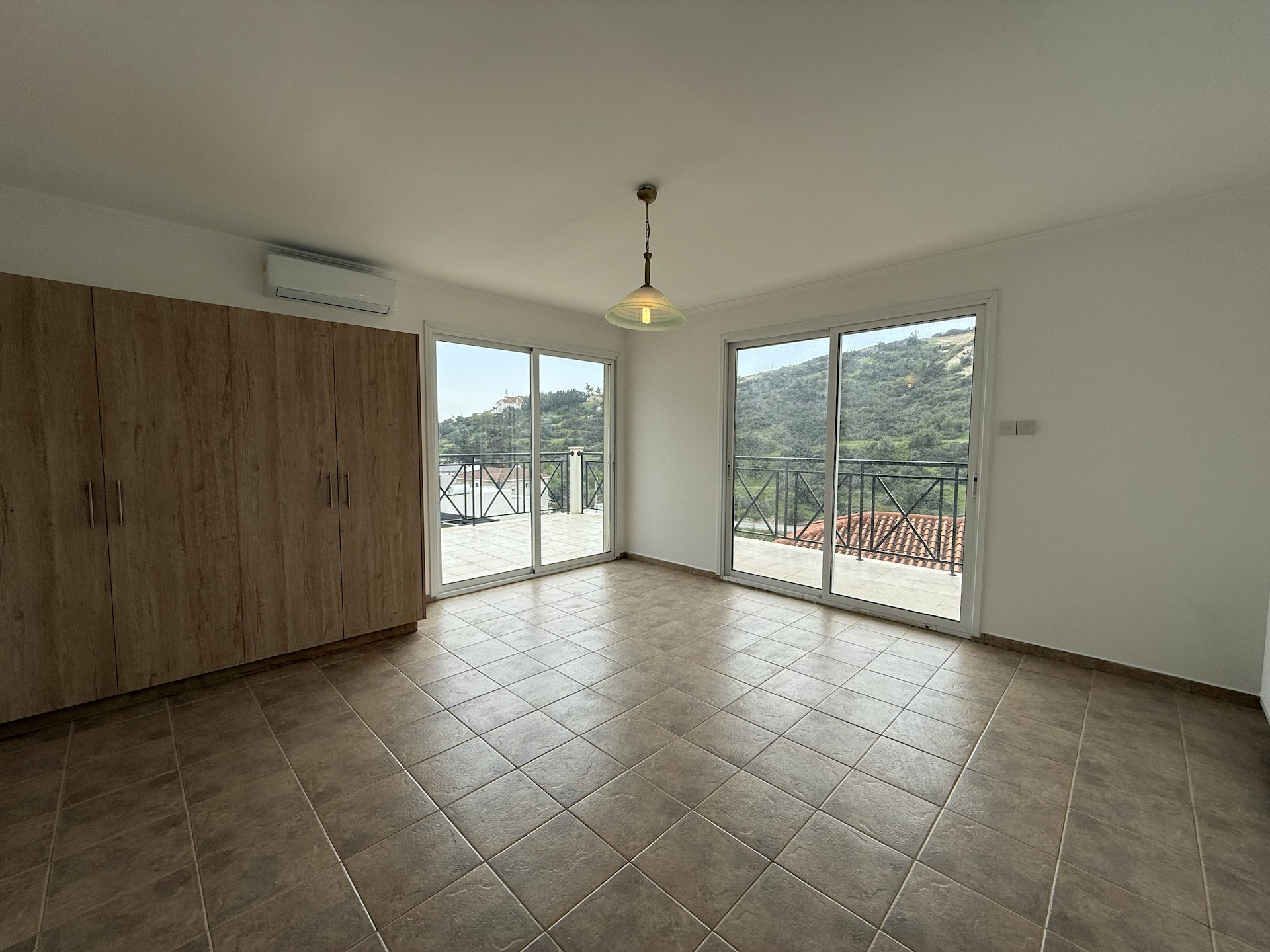 4 bedroom house 190 m² in Agios Tychonas, Cyprus