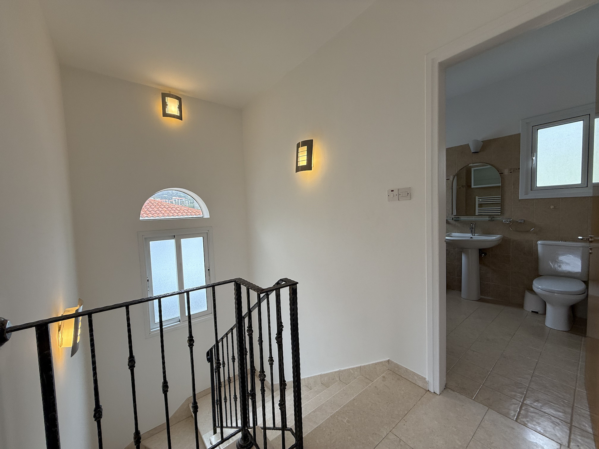 4 bedroom house 190 m² in Agios Tychonas, Cyprus