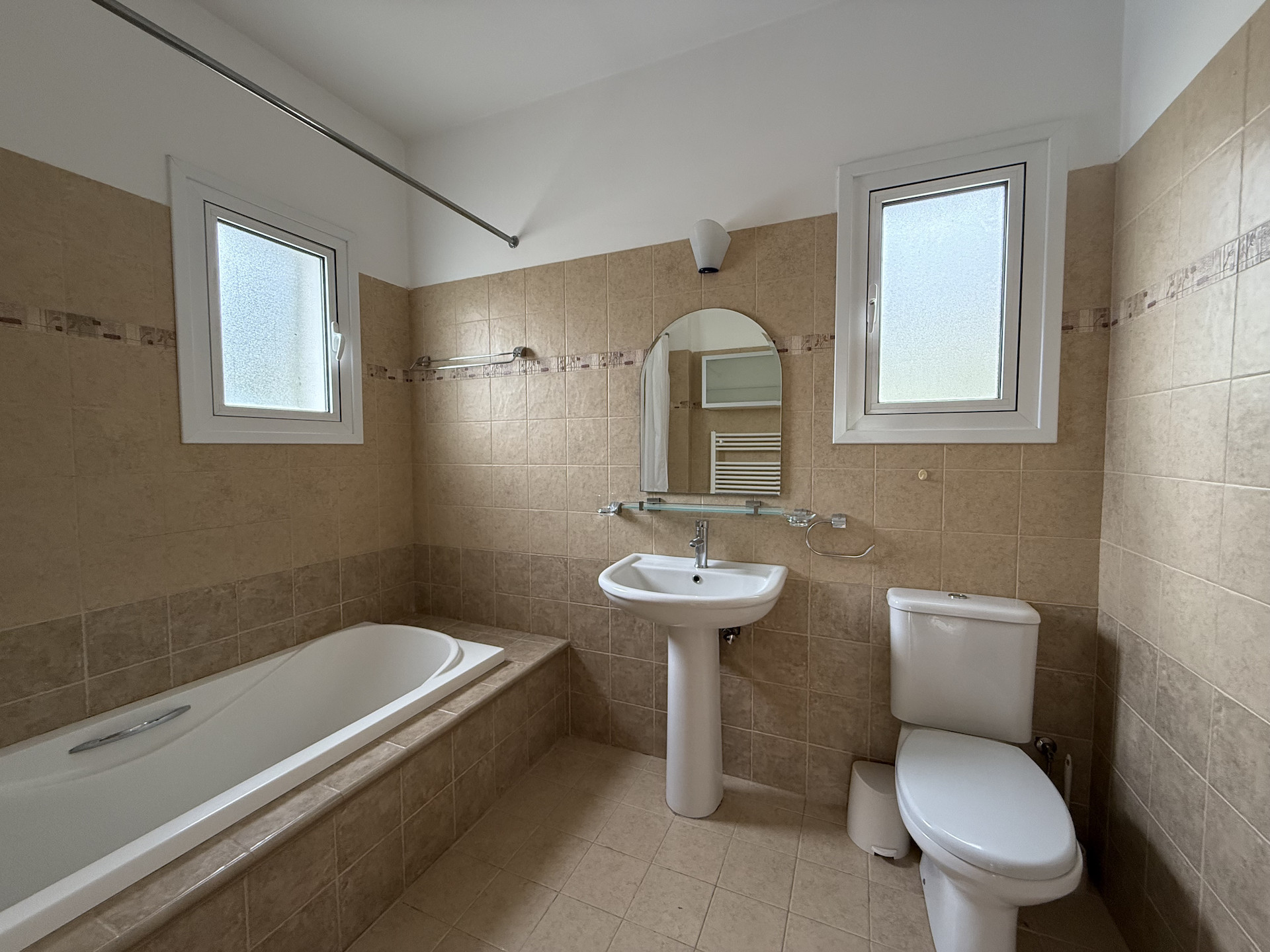 4 bedroom house 190 m² in Agios Tychonas, Cyprus