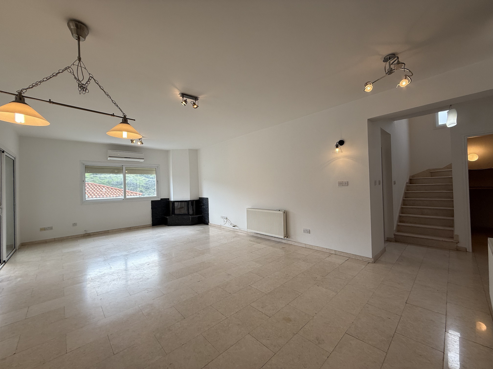 4 bedroom house 190 m² in Agios Tychonas, Cyprus