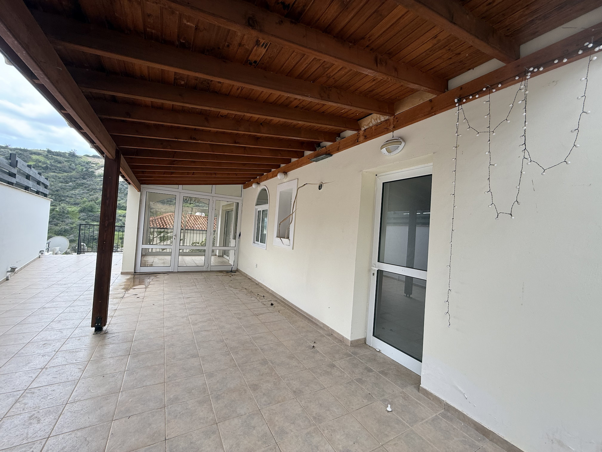 4 bedroom house 190 m² in Agios Tychonas, Cyprus