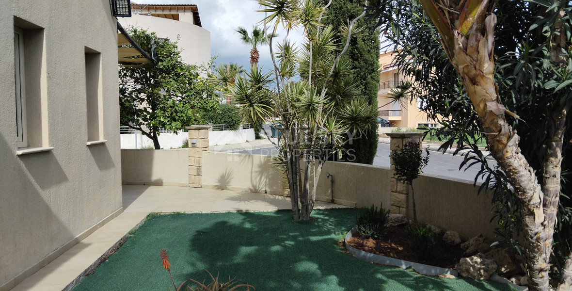 Spacious Six Bedroom House with Pool in Universal Paphos, for rent