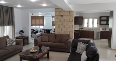 Spacious Six Bedroom House with Pool in Universal Paphos, for rent