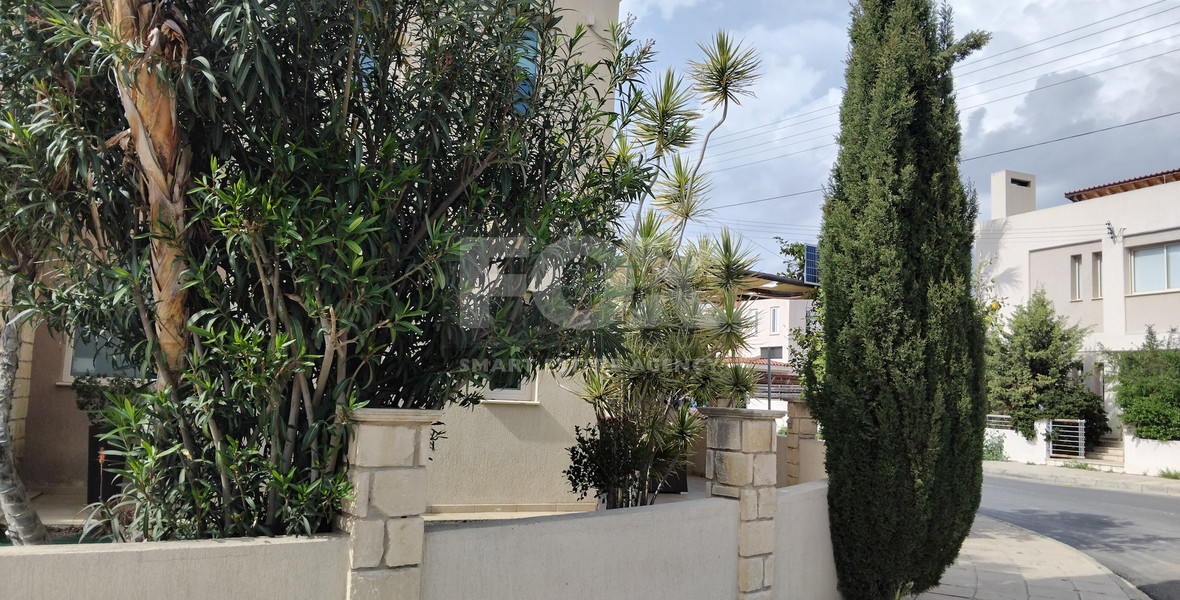 Spacious Six Bedroom House with Pool in Universal Paphos, for rent