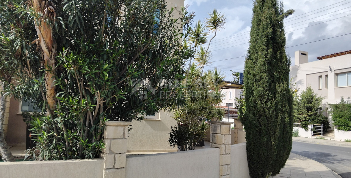 Spacious Six Bedroom House with Pool in Universal Paphos, for rent