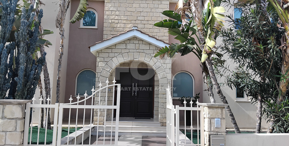 Spacious Six Bedroom House with Pool in Universal Paphos, for rent