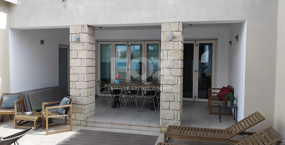 Spacious Six Bedroom House with Pool in Universal Paphos, for rent