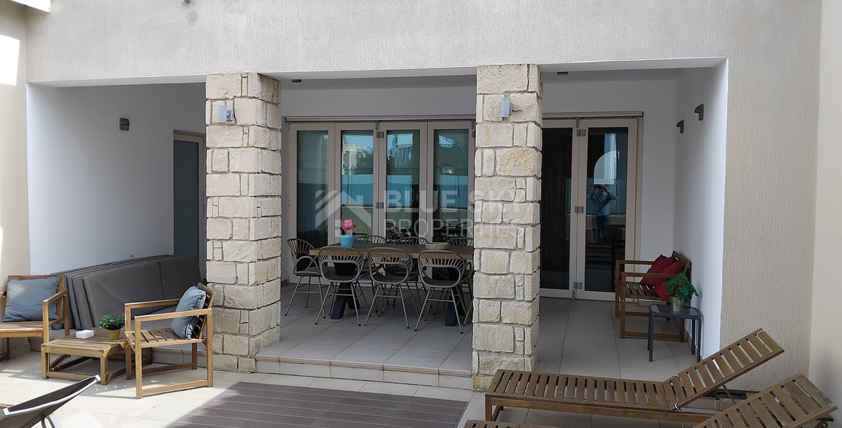 Spacious Six Bedroom House with Pool in Universal Paphos, for rent