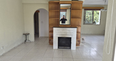 Three Bedroom House with Expansive Garden & Peaceful Surroundings For Rent